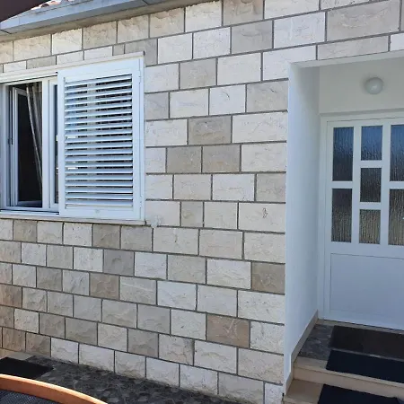 Elli Apartman *